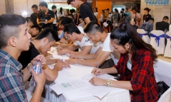 Hàng ngàn thí sinh đội mưa casting Vietnam's Next Top Model 2014